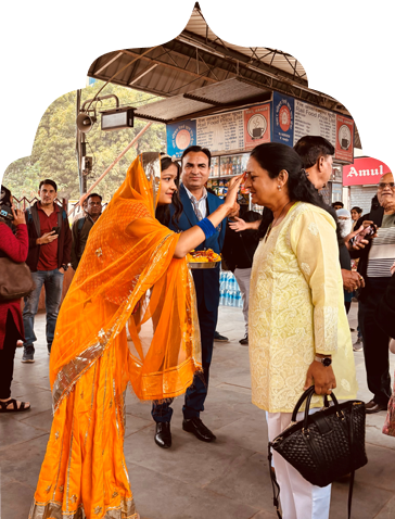Guest welcome in palace on wheels train