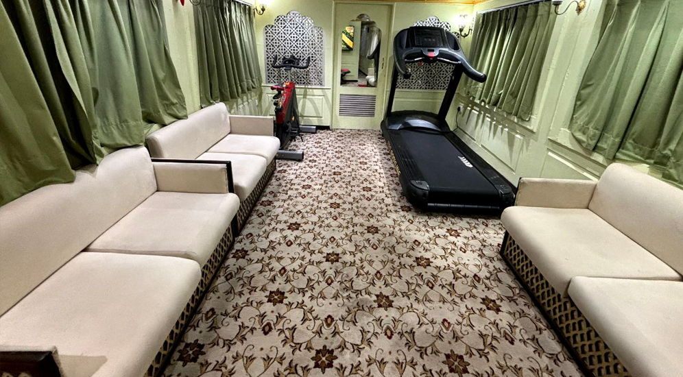 Gym at palace on wheels train