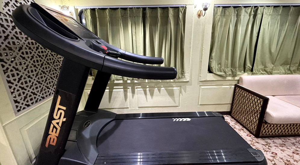 Gym at palace on wheels train