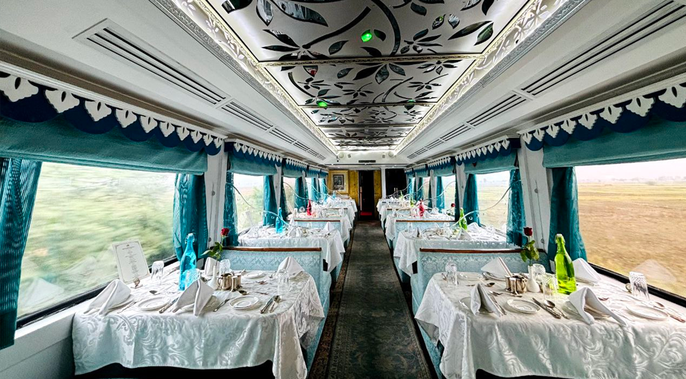 maharaja restaurant palace on wheels train